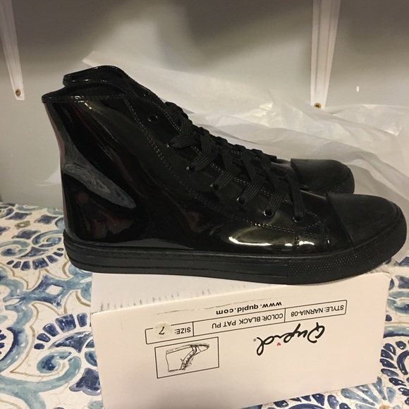 Qupid Black patent high top capped toe sneakers - Picture 7 of 9